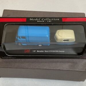 1:87 Mercedes-Benz L319 Blue Van with Cream Caravan Model